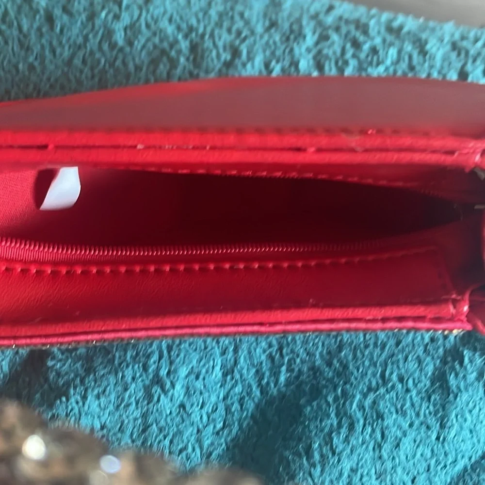 Heart Shaped Clutch Purse - Picture 3 of 3